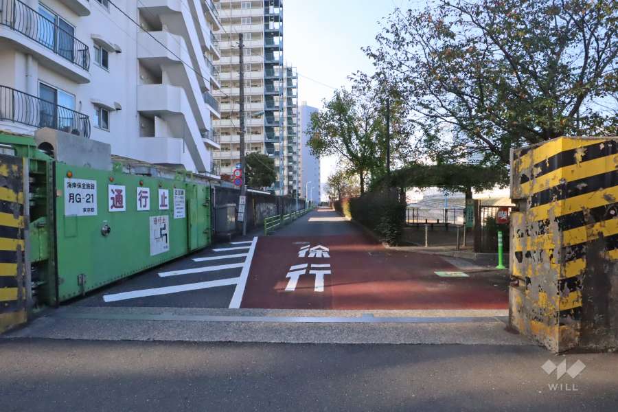 敷地北西側の前面道路