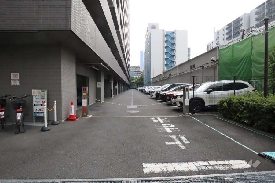 駐車場の出入り口（ロボットゲート付き）