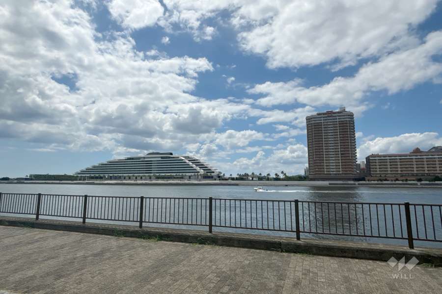 敷地東側から海が見えます。