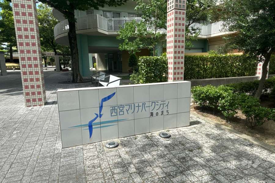 エントランスの銘板