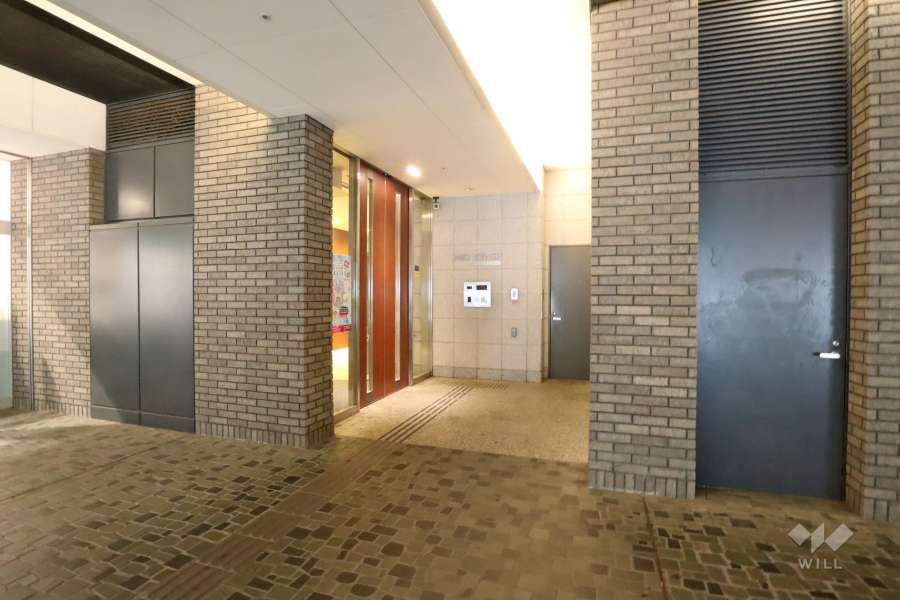 エントランスはオートロック付きです。