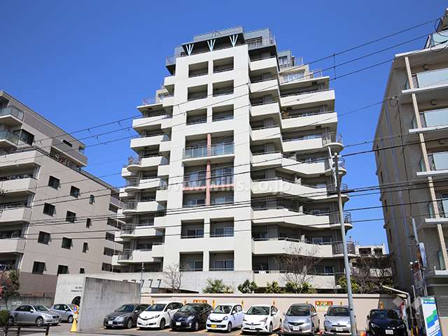 コム・グランデ西宮北口の外観（南東側から）