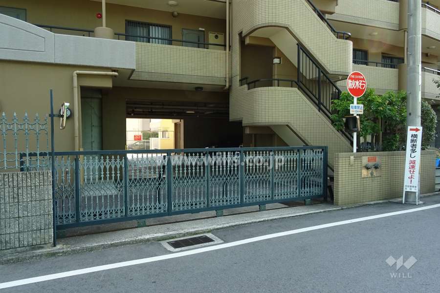 駐車場出入り口