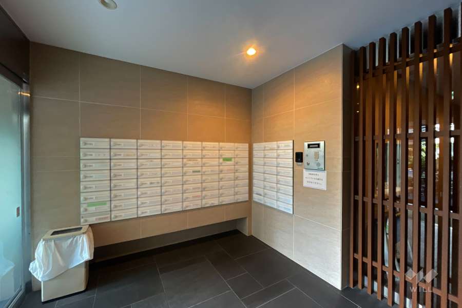 エントランスはオートロック付きです。