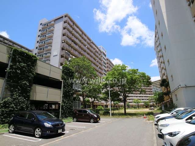武庫川樹のまち16号棟の外観（南西側から）
