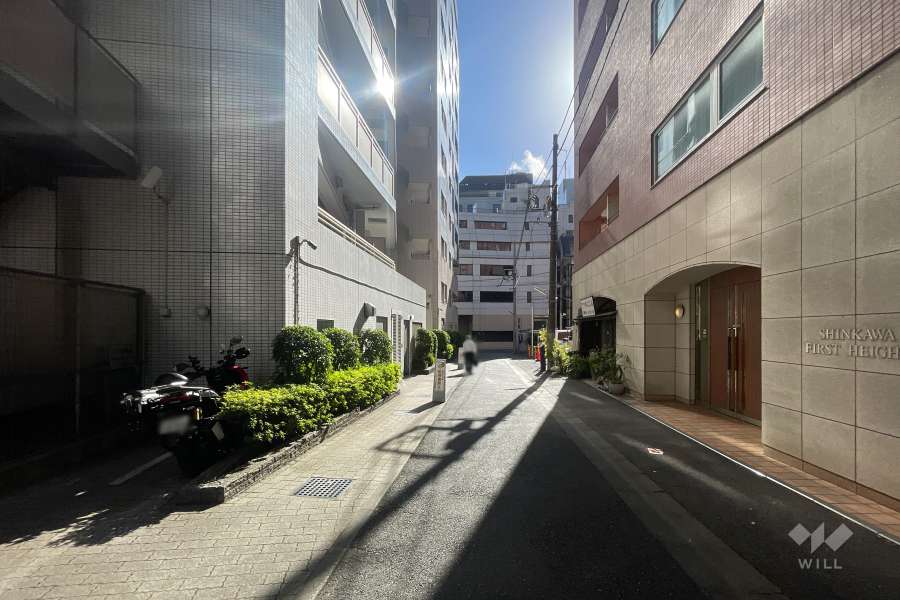 敷地北西側の前面道路