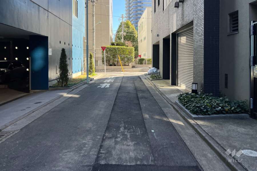 敷地北東側の前面道路　