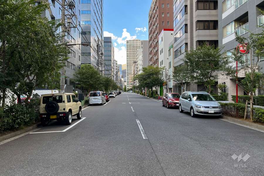 敷地南西側の前面道路（南東側から）