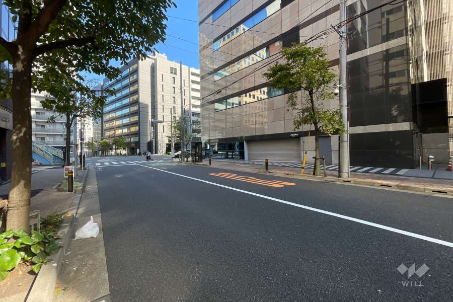 敷地南東側の前面道路