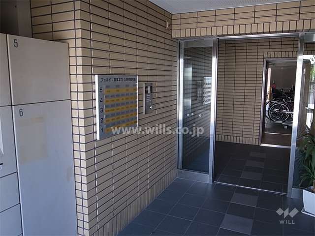 エントランスにはオートロックと宅配ボックスが設置されています。