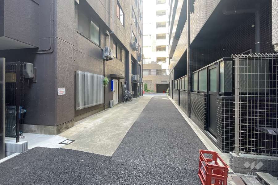 敷地北側の前面道路