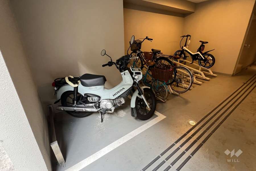 駐輪場とバイク置場