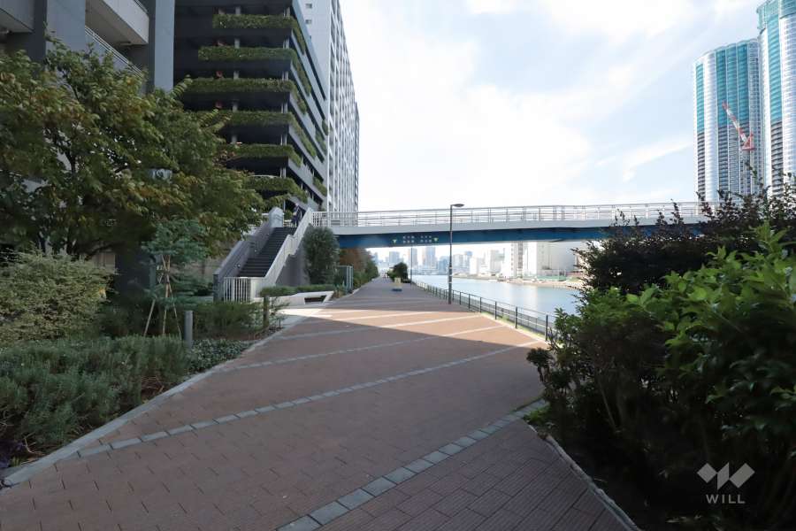 敷地北西側の前面道路