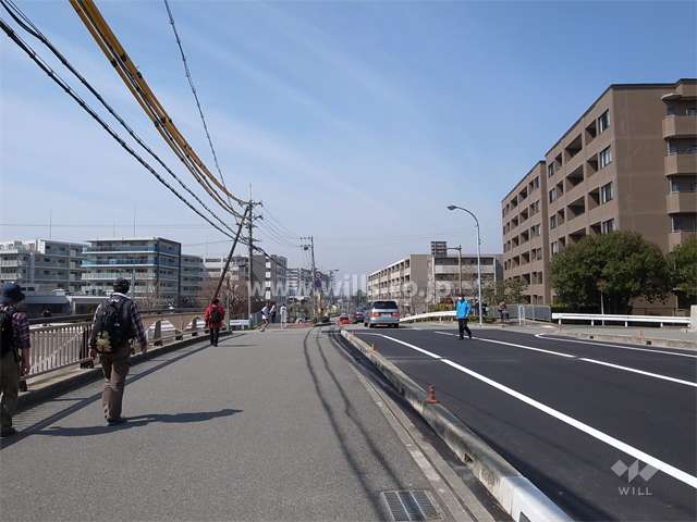 敷地南側の前面道路