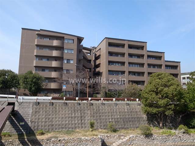 ファミール西宮夙川公園の外観（東側から）