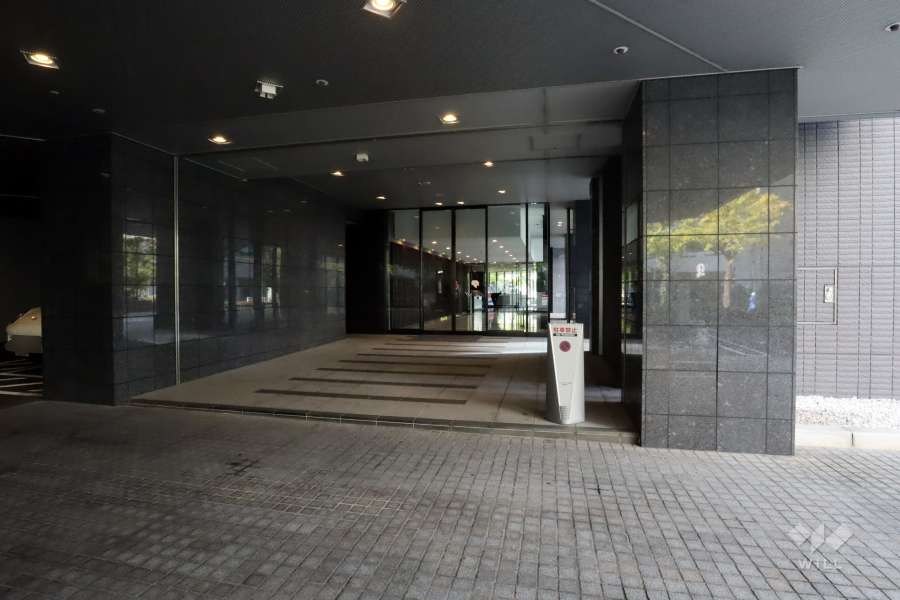 エントランスはオートロック付きです。