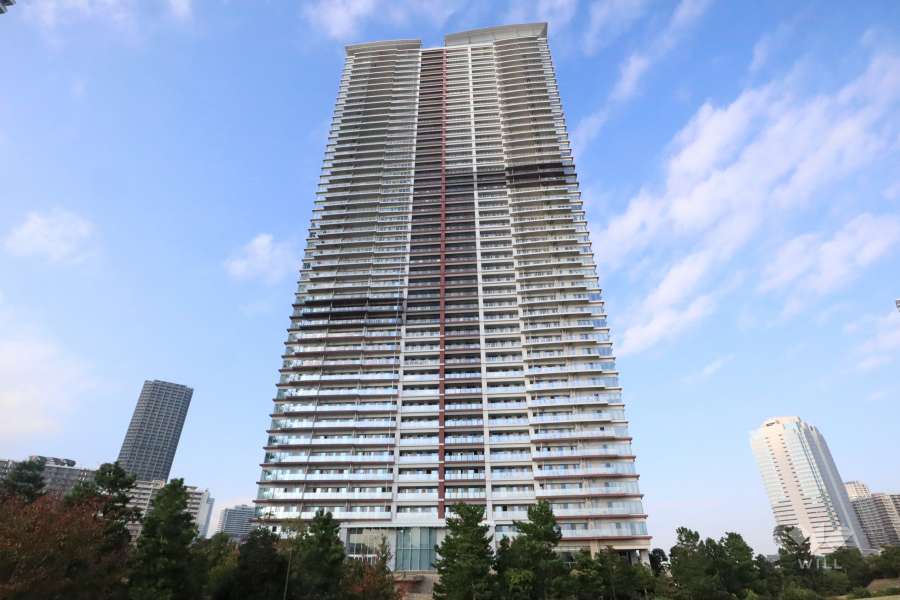 パークタワー晴海の外観(南側から)　　