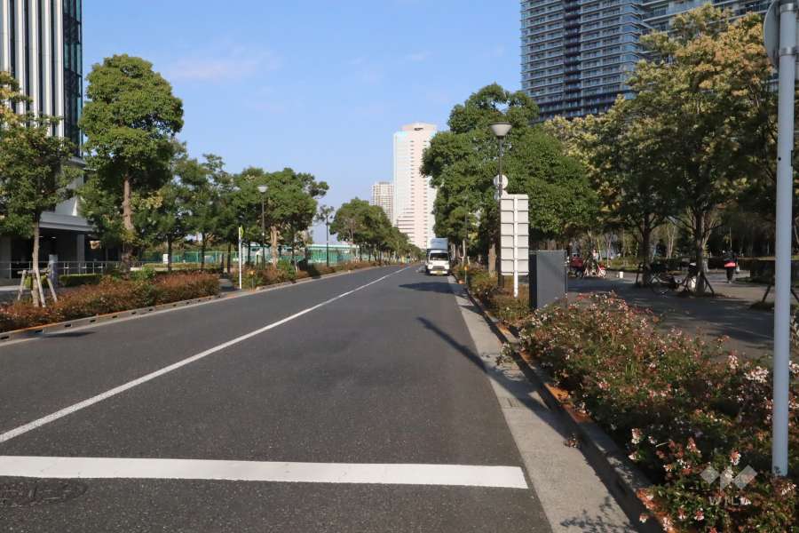 敷地北西側の前面道路　