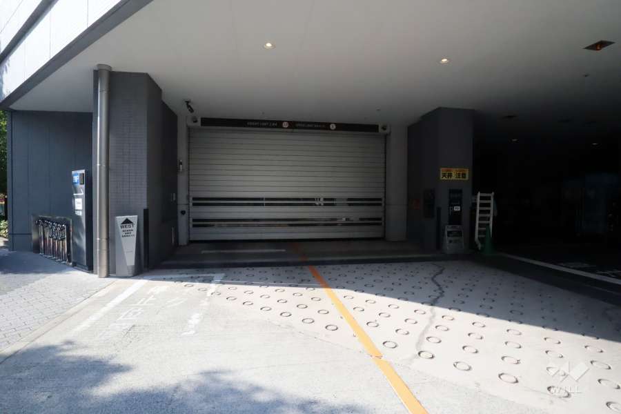 駐車場の出入り口