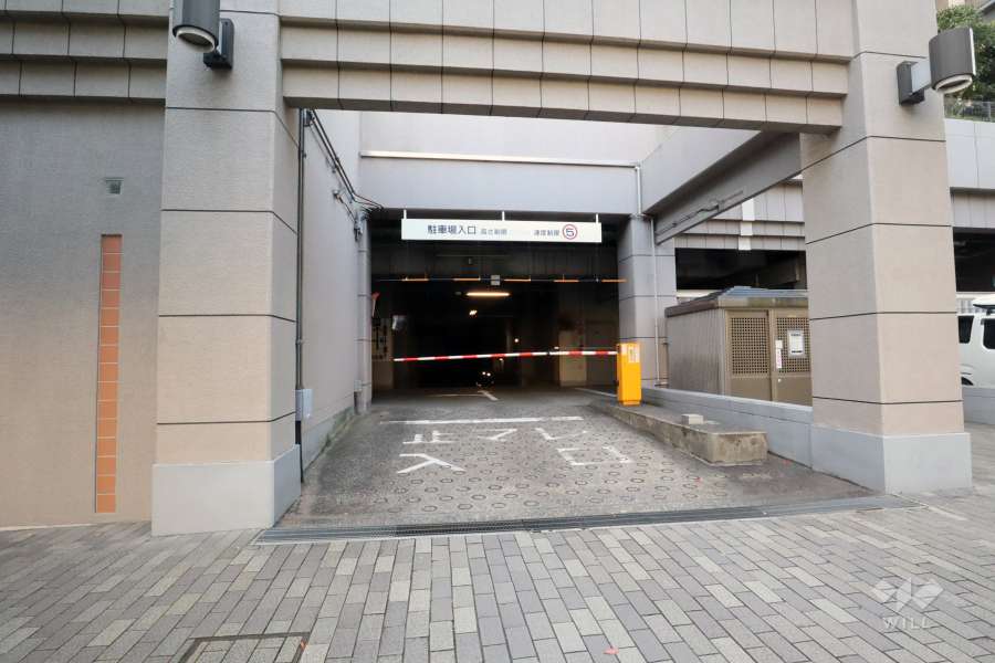 駐車場の出入り口