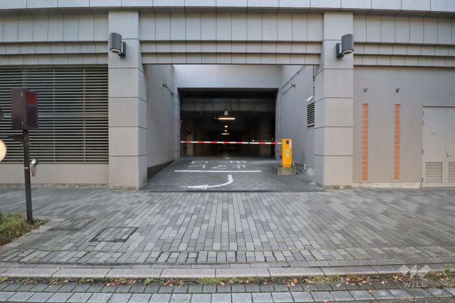 駐車場の出入り口（ゲート付き）