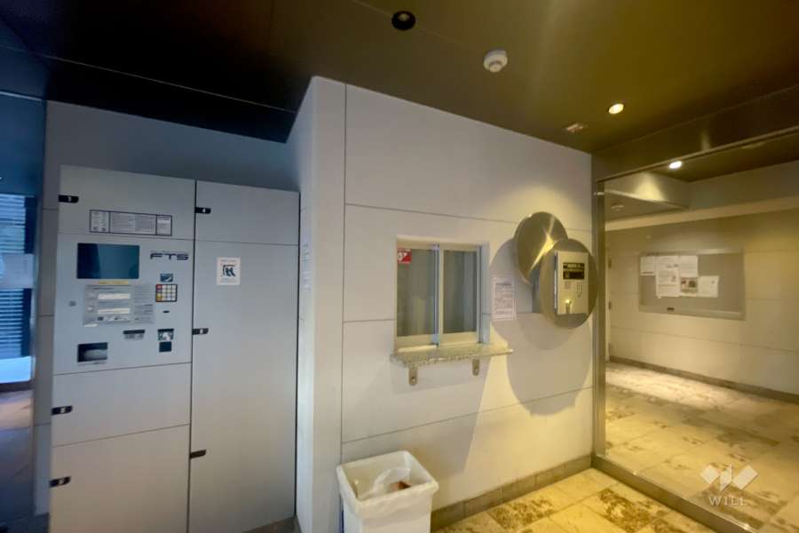 エントランスはオートロック付きです。