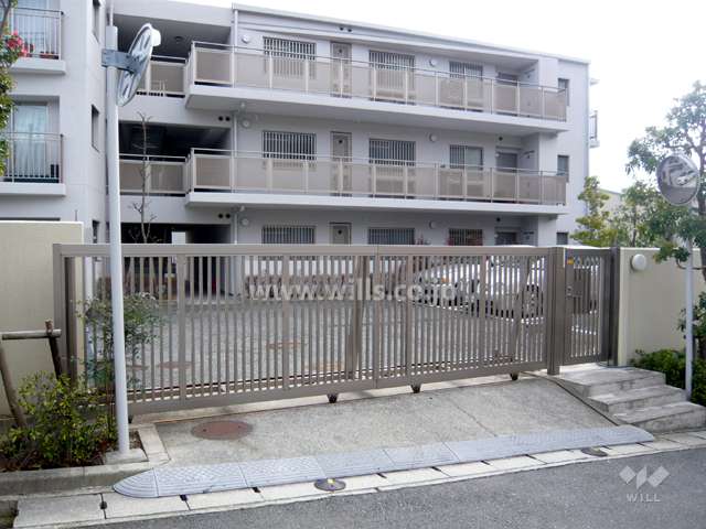 駐車場出入り口