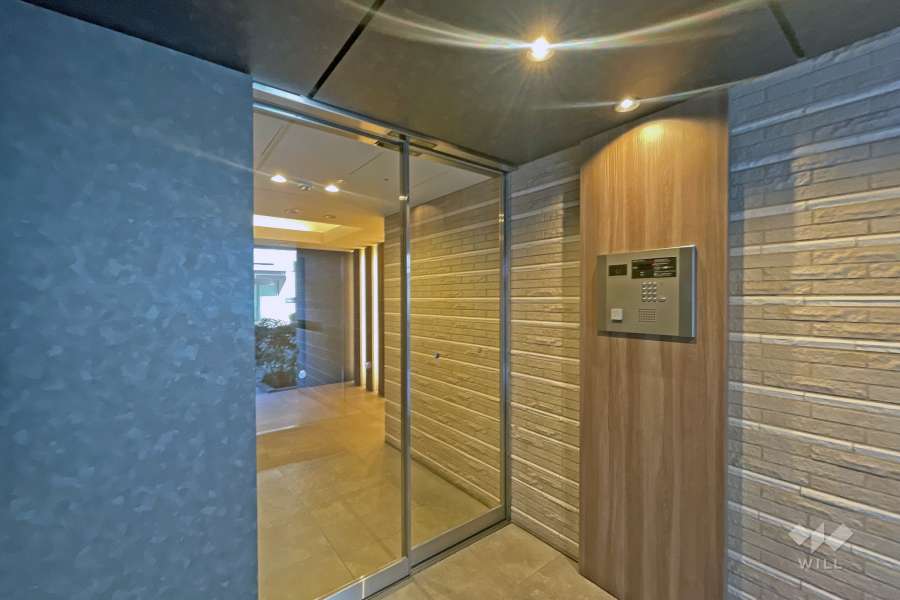 エントランスはオートロック付きです。