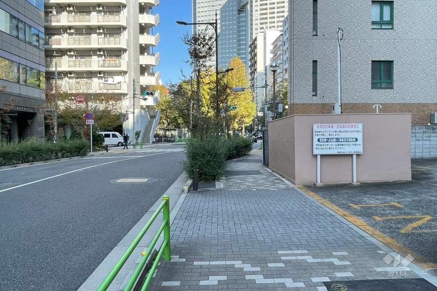 敷地北西側の前面道路　