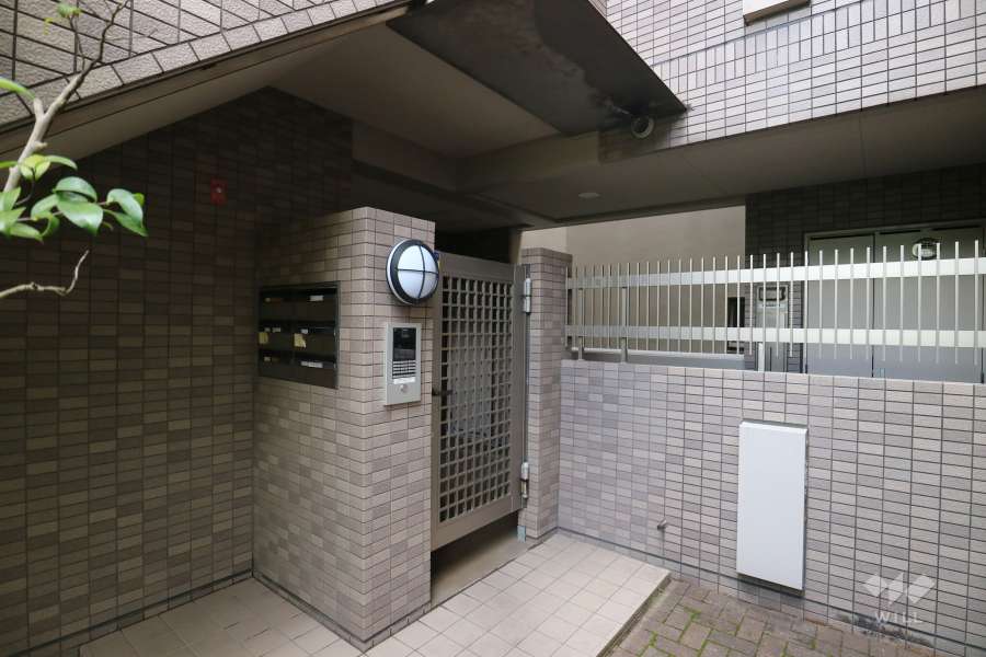 各住戸へのエントランス・オートロックです。