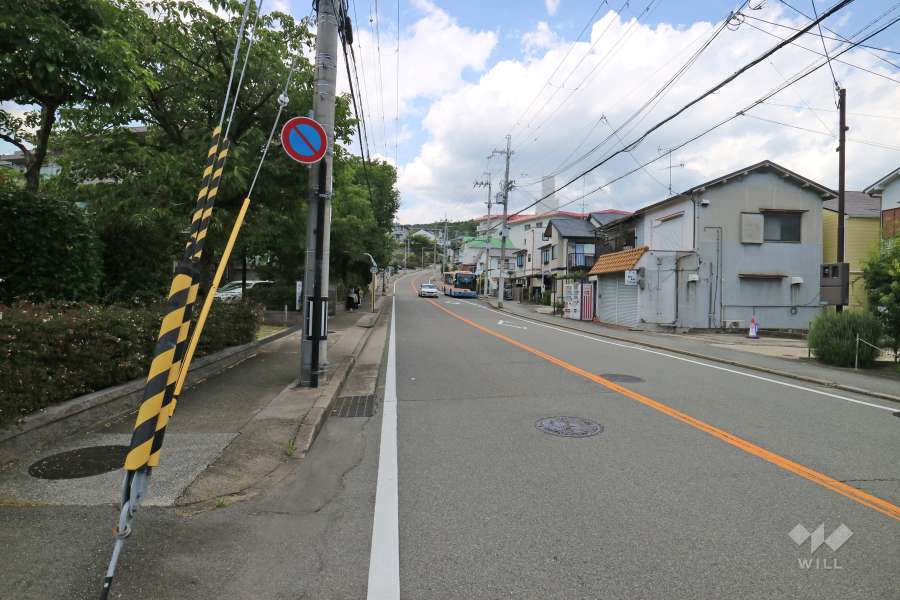敷地東側前面道路（南側から）