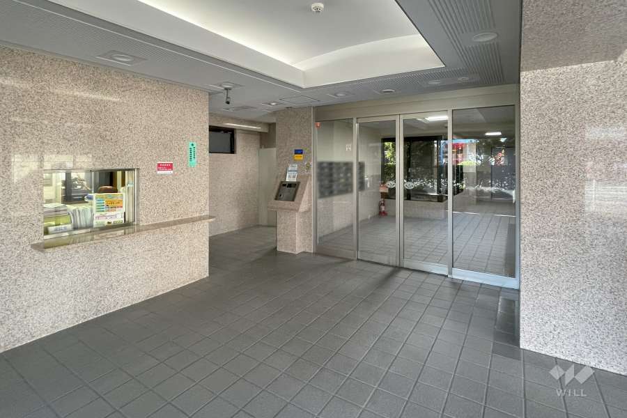 エントランスはオートロック付きです。