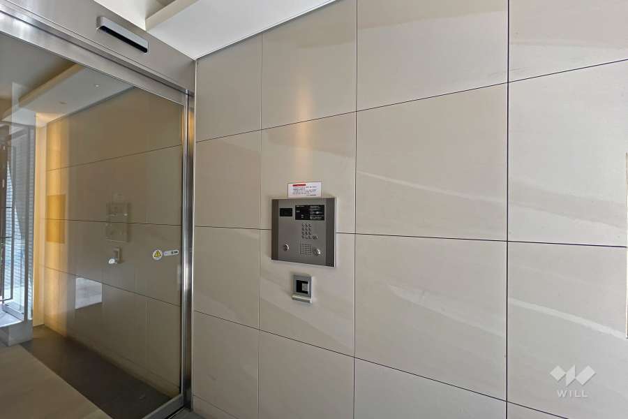 エントランスはオートロック付きです。