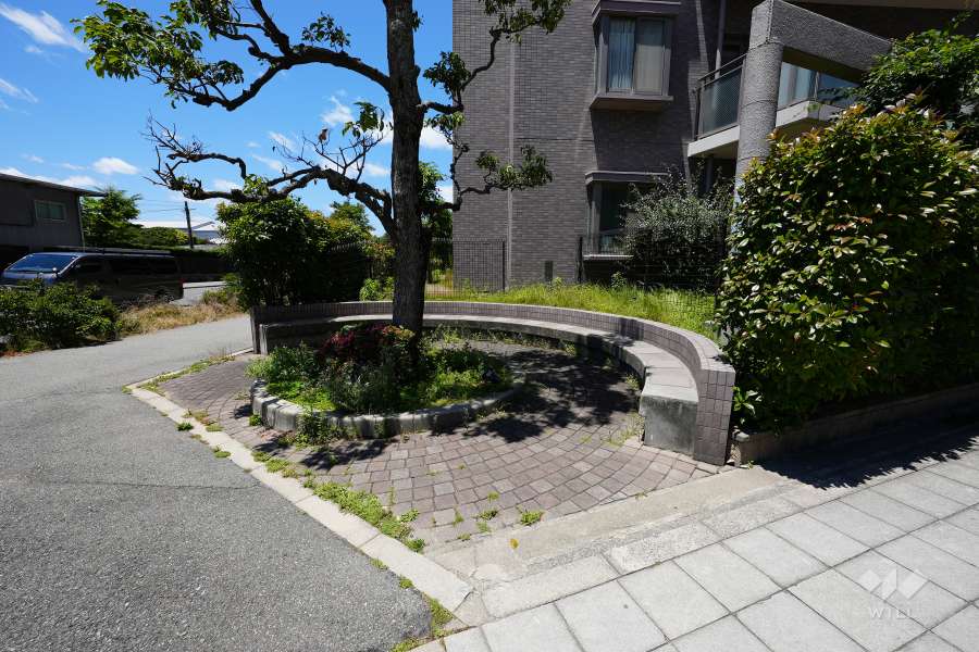 敷地南側のベンチ