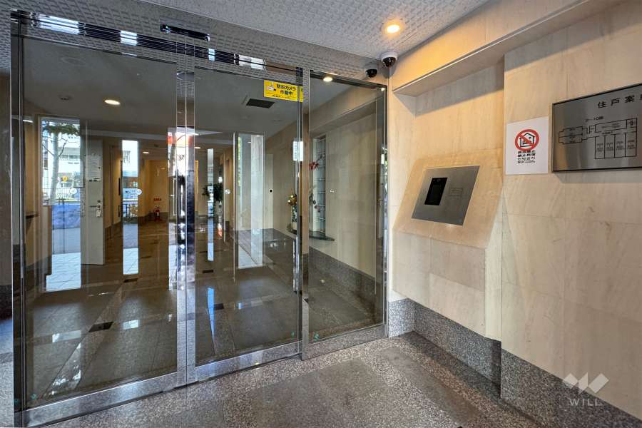 エントランスはオートロック付きです。　