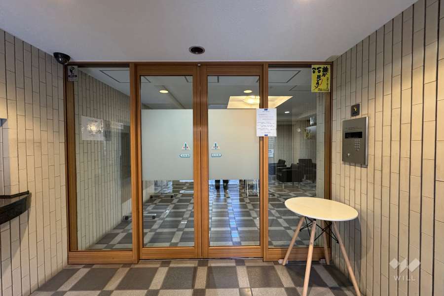 エントランスはオートロック付きです。