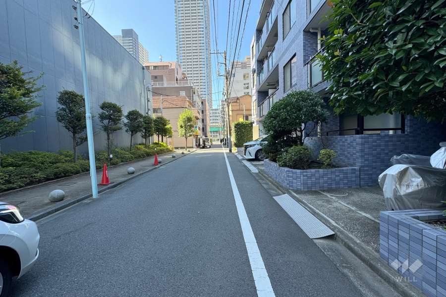 敷地北東側の前面道路