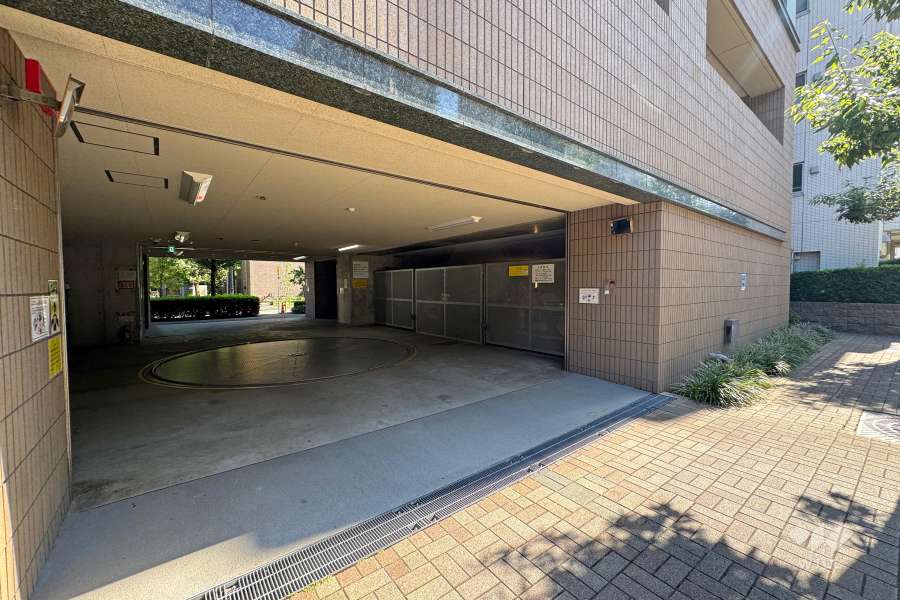 敷地内駐車場（屋内機械式）