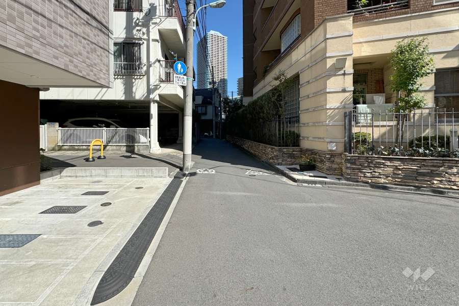 敷地北西側の前面道路