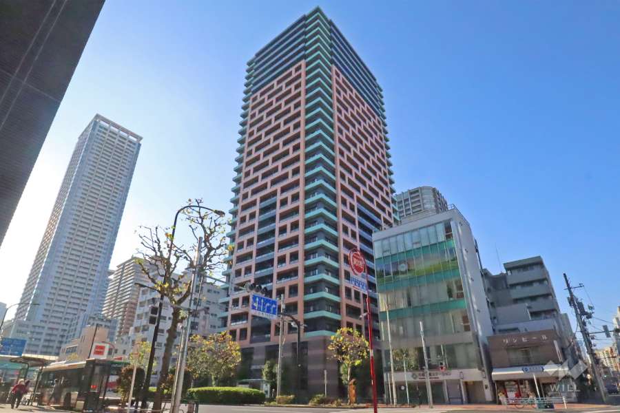 ファミール月島グランスイートタワーの外観（東側から）