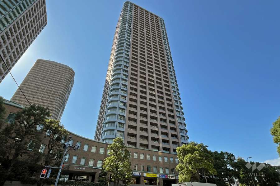 スカイライトタワーの外観（南東側から）