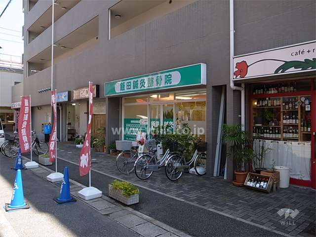 建物1階には店舗が入っています。