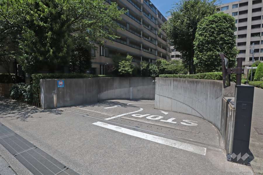 敷地内駐車場出入口