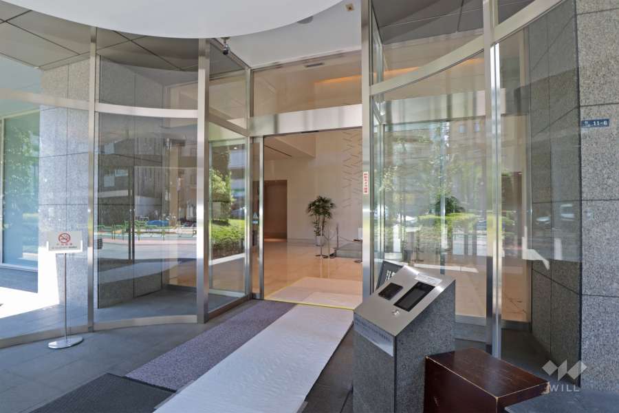 エントランスはオートロック付きです