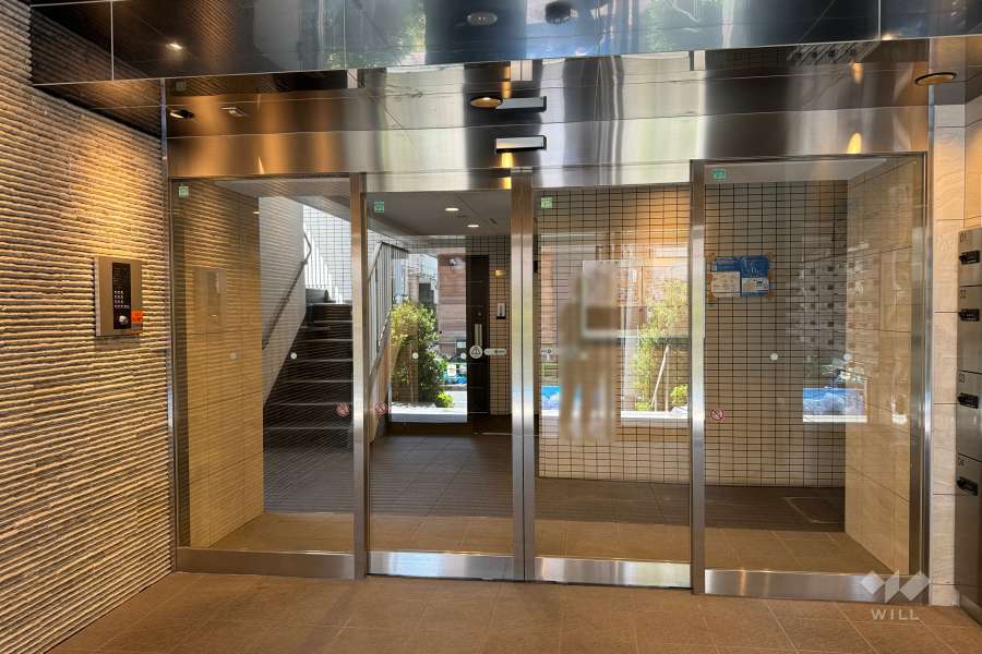 エントランスはオートロック付きです。