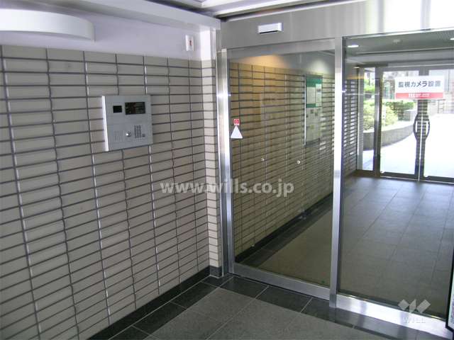 エントランスはオートロック付きです。