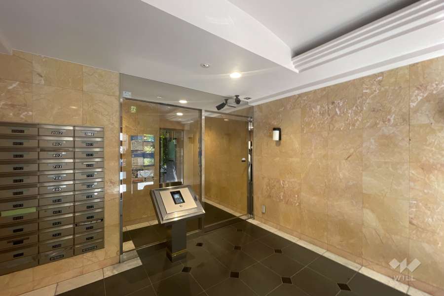 エントランスはオートロック付きです。-(2)