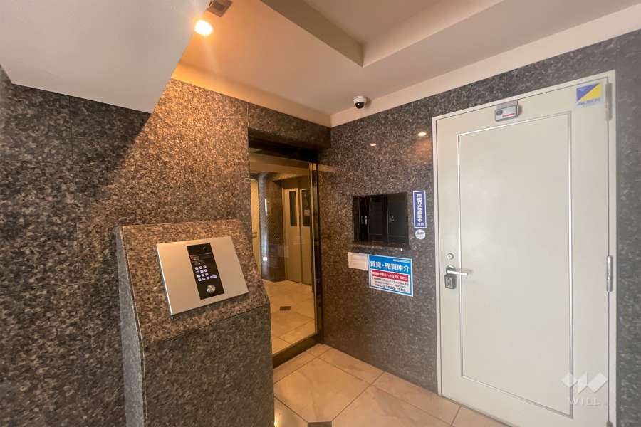 エントランスはオートロック付きです。