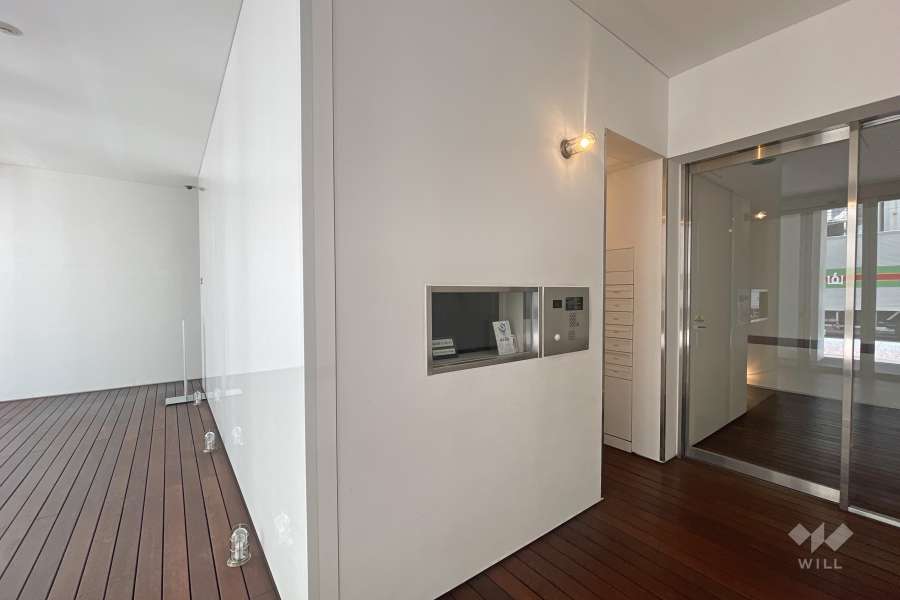 エントランスはオートロック付きです。