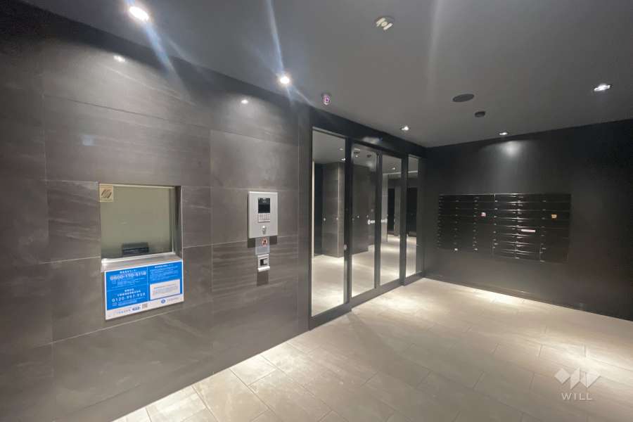 エントランスはオートロック付きです。